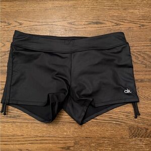 Alo Yoga Women's Black Short Yoga Shorts, S